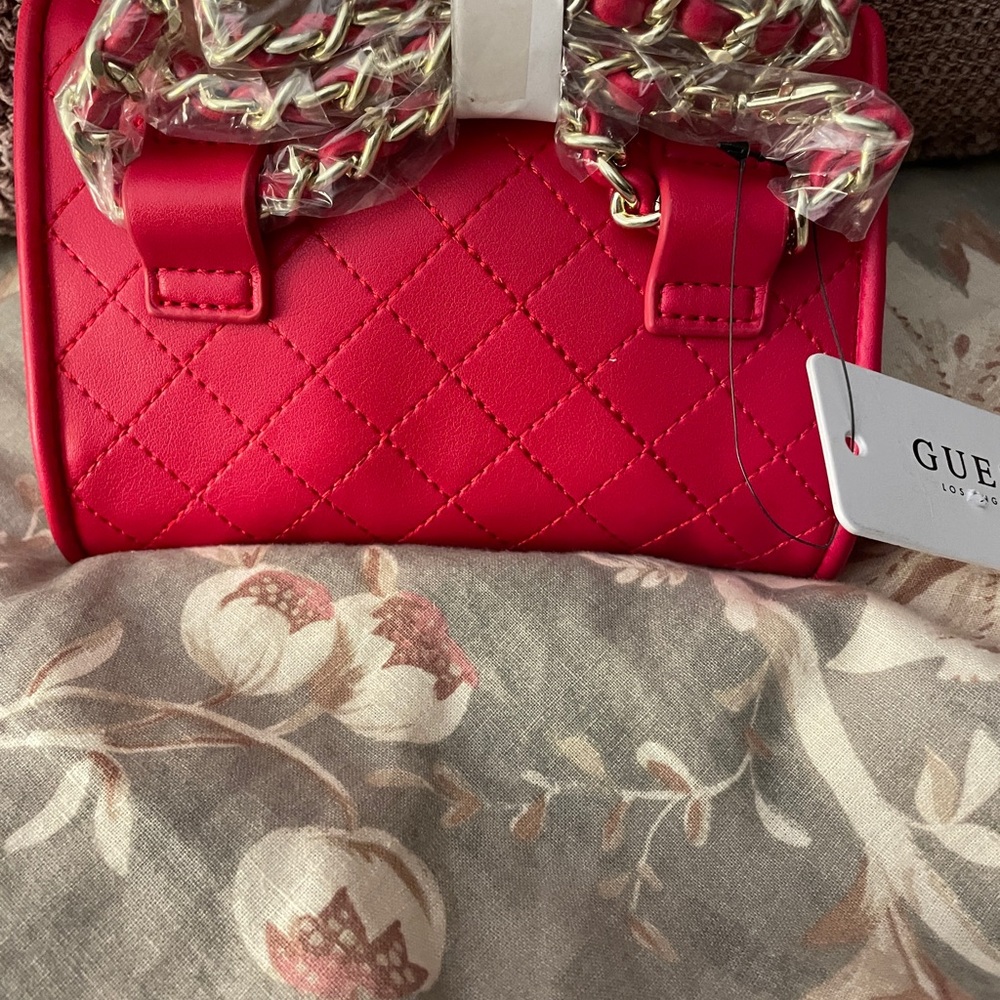 Guess wallet sized shoulder bag, NWT - Picture 3 of 5